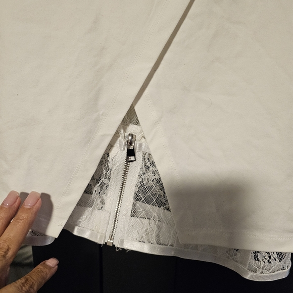 White blouse - Picture 4 of 7